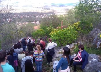 Uoči Cvjetnice u Mokrom pobožnost Puta križa uz Gradinu