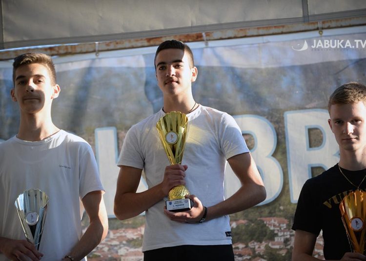 Školarci iz Širokog Brijega trčali na 25. Uličnim utrkama