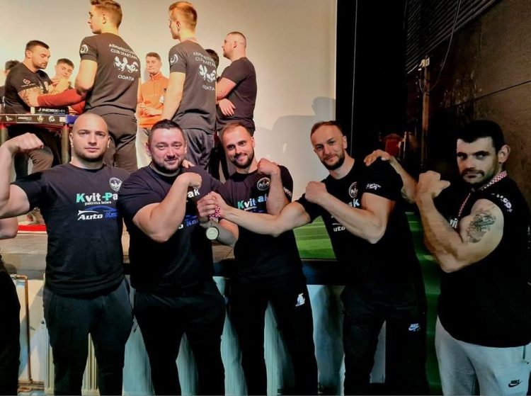 Odličan nastup Kluba za obaranje ruke “Široki”