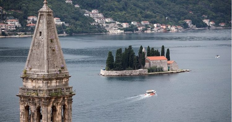 Vandali tijekom noći oštetili katoličku crkvu