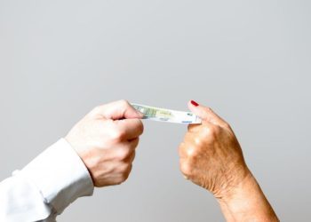 74-godišnjakinja lažnom policajcu dala 9.500 eura