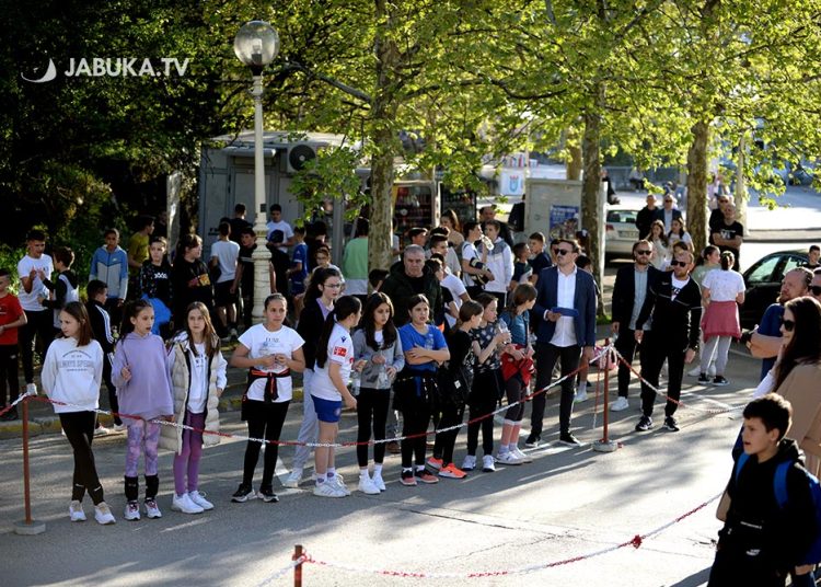 Školarci iz Širokog Brijega trčali na 25. Uličnim utrkama