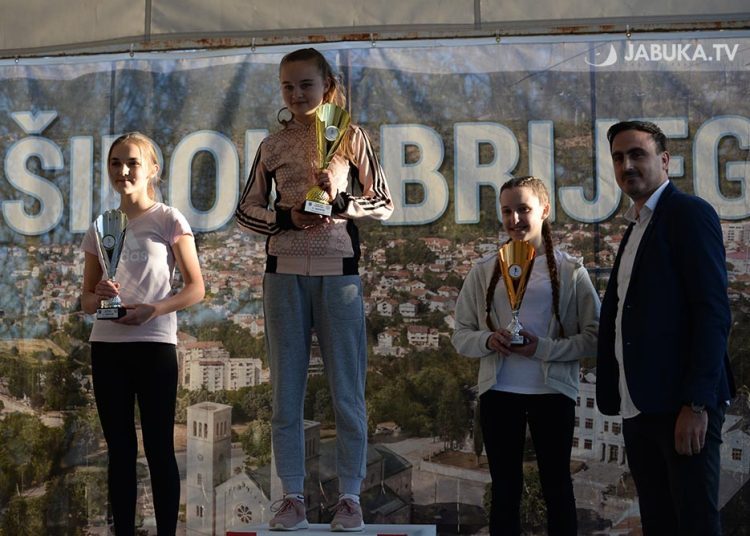 Školarci iz Širokog Brijega trčali na 25. Uličnim utrkama