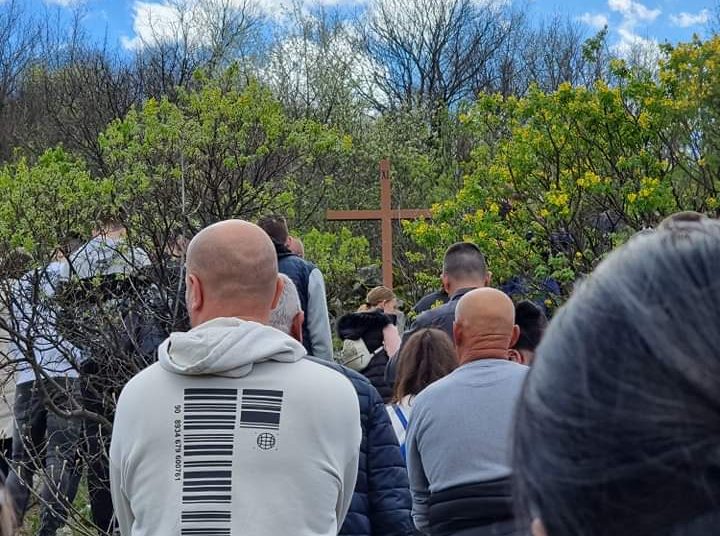 Dvadeset godina tradicije Puta križa u Mokrom (FOTO)