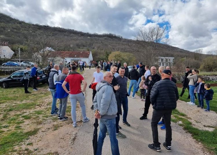 Dvadeset godina tradicije Puta križa u Mokrom (FOTO)