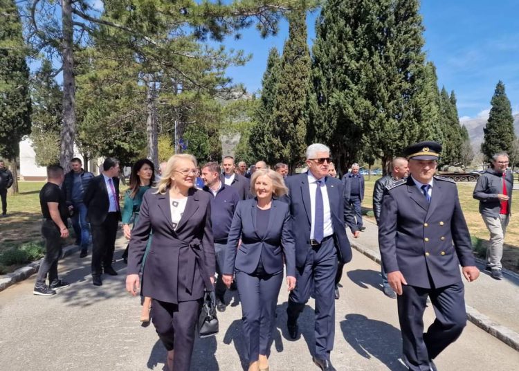 31. obljetnica utemeljenja Hrvatskog vijeća obrane i 18. godišnjica Prve pješačke (gardijske) pukovnije Oružanih snaga BiH