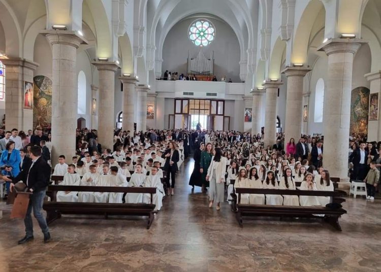 Široki Brijeg: 195 djece primilo sakrament Prve svete pričesti
