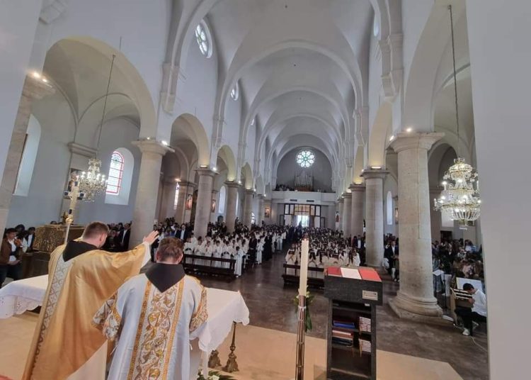 Široki Brijeg: 195 djece primilo sakrament Prve svete pričesti