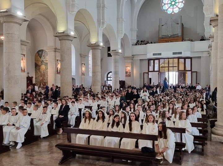 Široki Brijeg: 195 djece primilo sakrament Prve svete pričesti