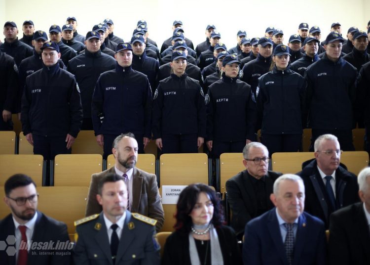 Promovirano 50 novih policajaca i osam mlađih inspektora MUP-a ŽZH