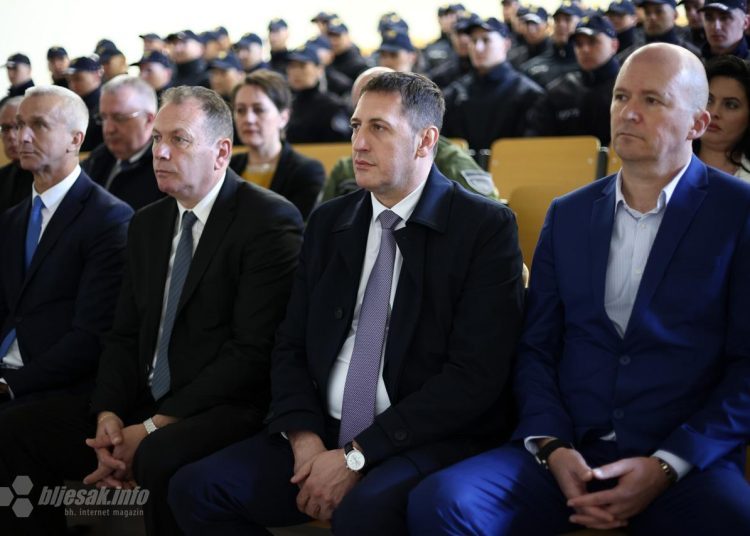 Promovirano 50 novih policajaca i osam mlađih inspektora MUP-a ŽZH