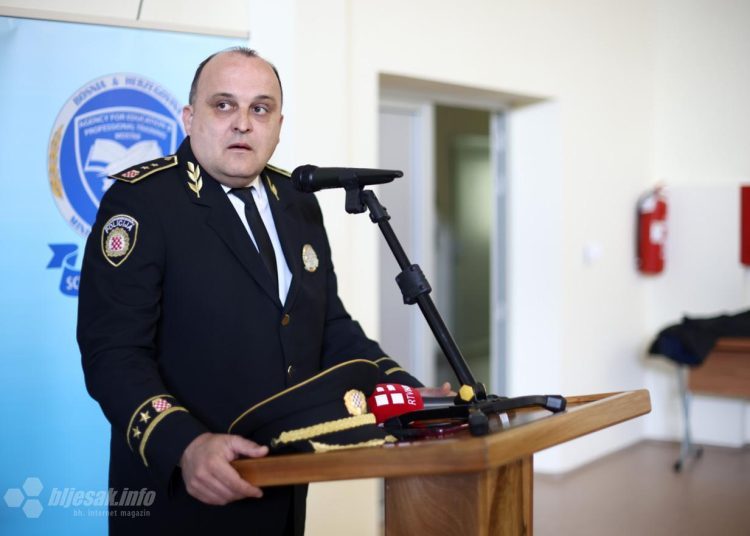 Promovirano 50 novih policajaca i osam mlađih inspektora MUP-a ŽZH