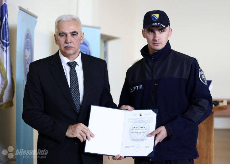 Promovirano 50 novih policajaca i osam mlađih inspektora MUP-a ŽZH