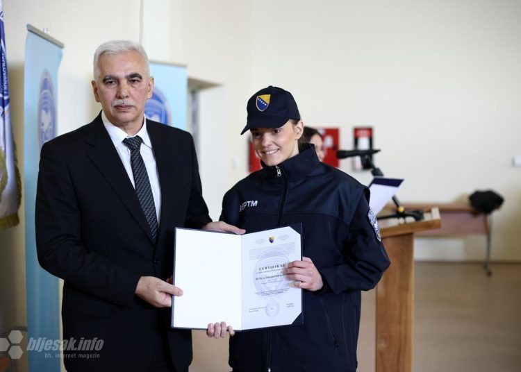 Promovirano 50 novih policajaca i osam mlađih inspektora MUP-a ŽZH