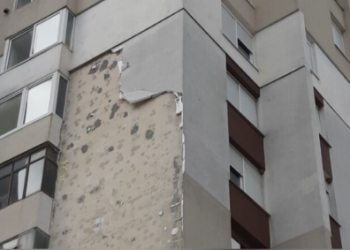 Jaka bura u Mostaru odnijela dio fasade sa zgrade