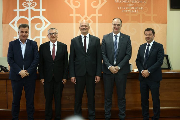 Zračna luka Mostar potpisala ugovore s Croatia Airlinesom i Hifom