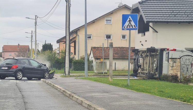 Kombi na boku, peugeot totalka: Vozač ignorirao ‘Stop’ na križanju