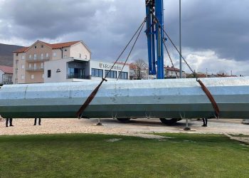 Počelo postavljanje refletkorskih stupova na stadionu Posušja