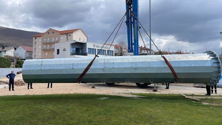 Počelo postavljanje refletkorskih stupova na stadionu Posušja