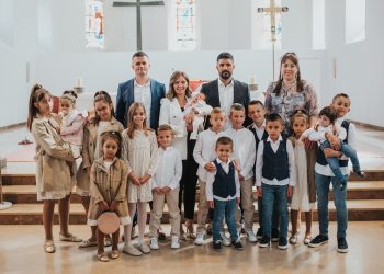 Široki Brijeg: Obitelj krstila peto dijete, a kuma im je bila majka desetero djece