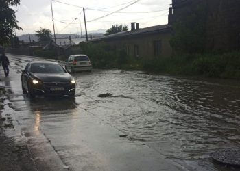 Jako nevrijeme pogodilo Sarajevo, kolaps u prometu