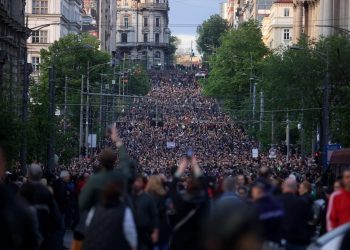 Deseci tisuća ljudi na prosvjedima u Beogradu i drugim gradovima u Srbiji