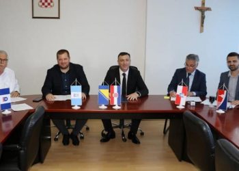 Potpisan Ugovor o dodjeli sredstava za sufinanciranje prijevoza učenika