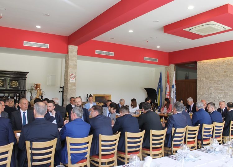 Dragan Čović i Zvonko Milas s dužnosnicima lokalne i županijske razine u Stocu