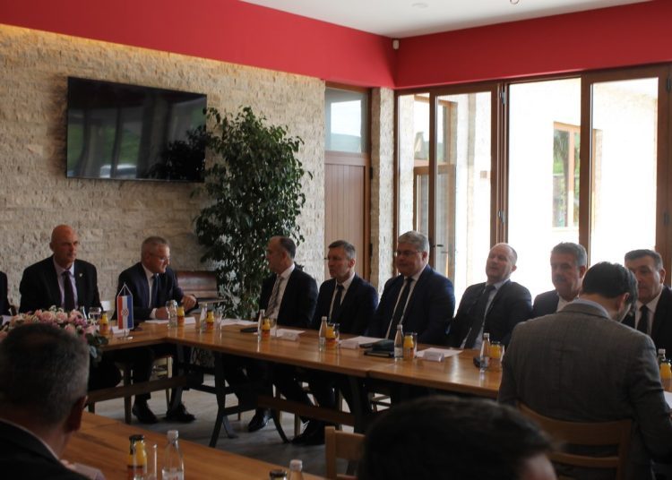 Dragan Čović i Zvonko Milas s dužnosnicima lokalne i županijske razine u Stocu