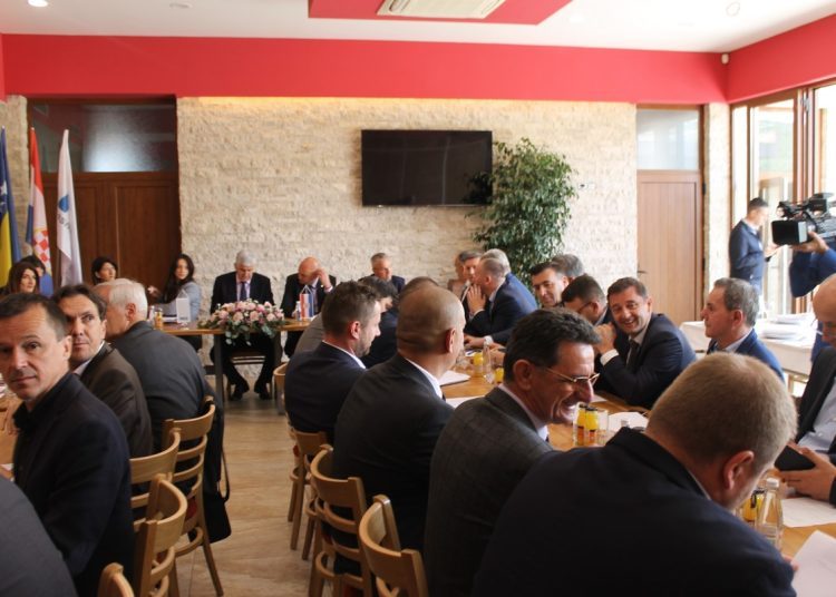 Dragan Čović i Zvonko Milas s dužnosnicima lokalne i županijske razine u Stocu