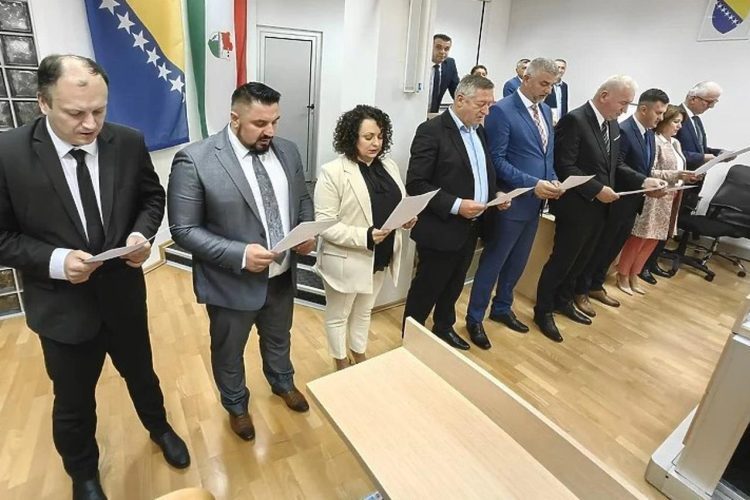 Sa 23 glasa “za” imenovana nova Vlada Srednjobosanske županije