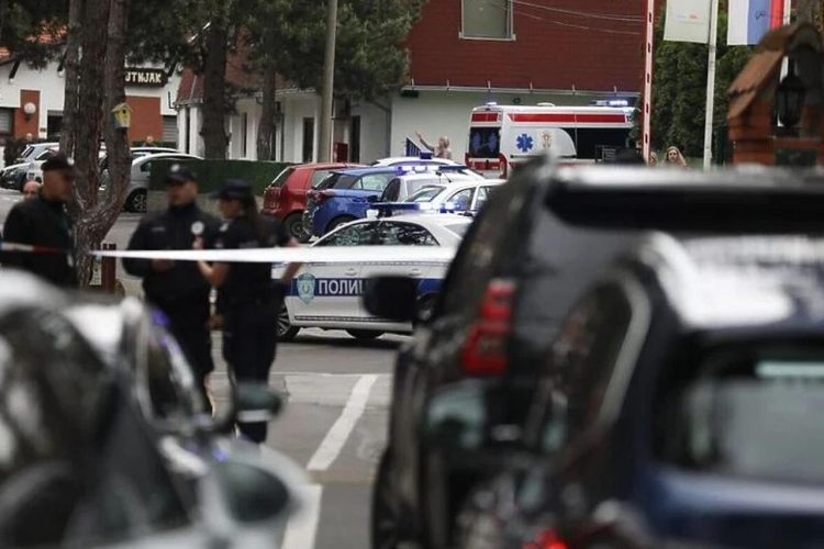 Novi napad u Beogradu: Bivša učenica napala nožem nastavnicu i učenika u privatnoj gimnaziji