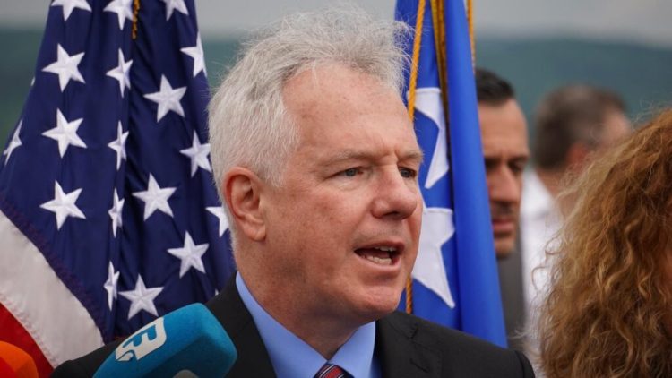 Murphy: Ako Dodik ima problema s preletom bombardera neka nam se obrati