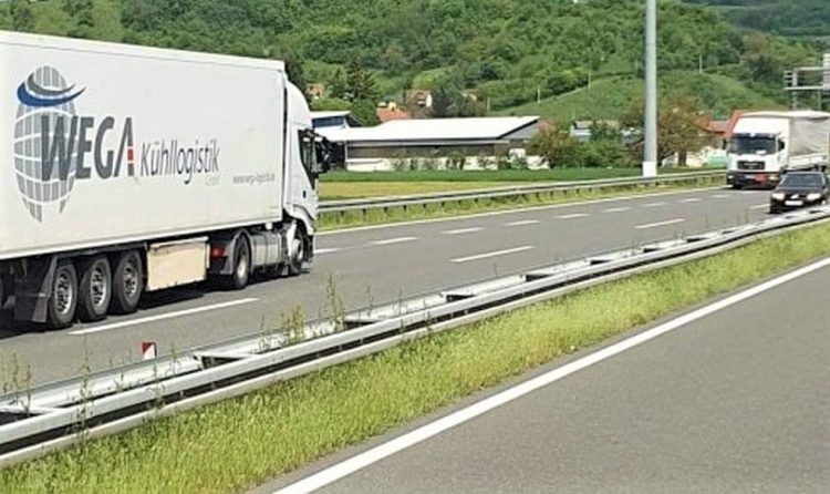 Upravo: Šleper juri u kontrasmjeru na autocesti