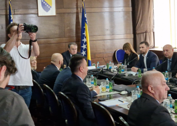 Novi federalni premijer Nermin Nikšić i ministri preuzeli dužnost, Novalić se nije pojavio na primopredaji