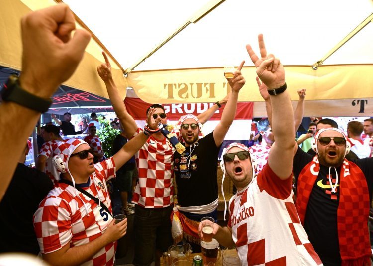 Vatreni će imati golemu navijačku pomoć: Tisuće Hrvata na ulicama Rotterdama