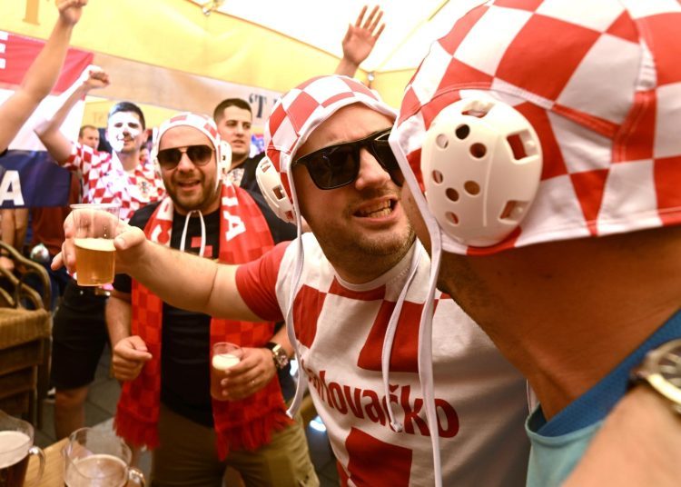 Vatreni će imati golemu navijačku pomoć: Tisuće Hrvata na ulicama Rotterdama