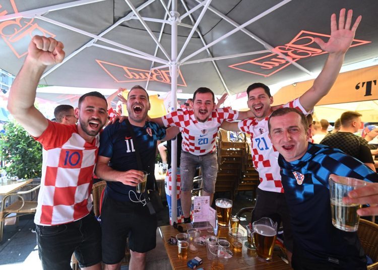 Vatreni će imati golemu navijačku pomoć: Tisuće Hrvata na ulicama Rotterdama