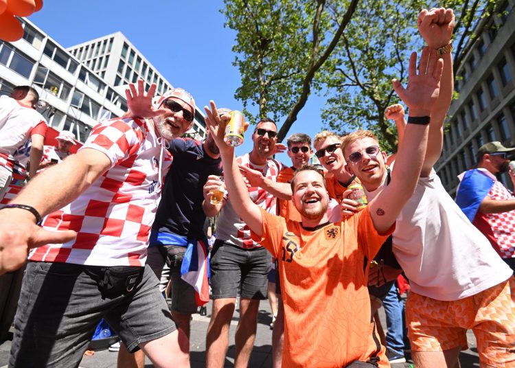Vatreni će imati golemu navijačku pomoć: Tisuće Hrvata na ulicama Rotterdama