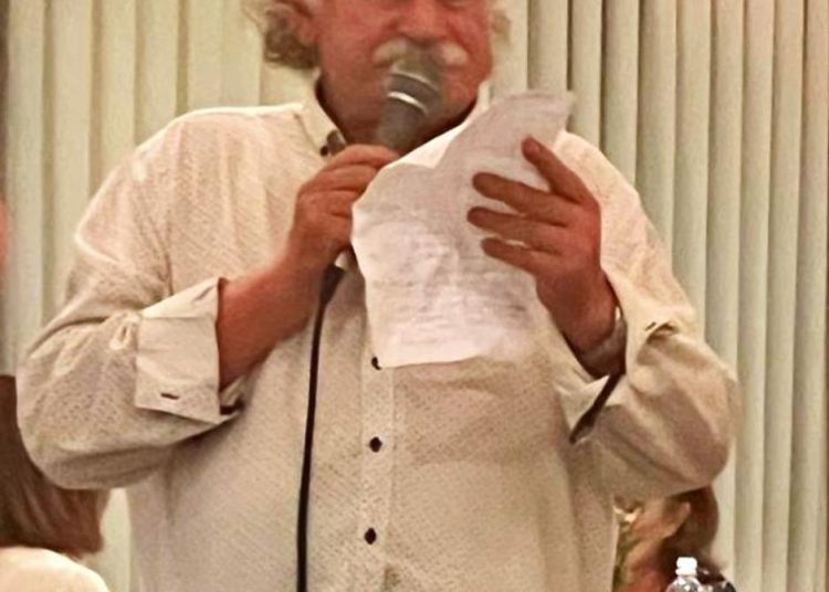 Najdugovječniji ravnatelj širokobriješke gimnazije Miro Bošnjak okupio prijatelje povodom odlaska u mirovinu