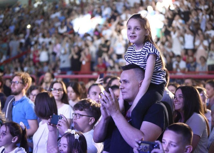 Veliki humanitarni koncert duhovne glazbe pod nazivom Vjerujem okupio 10 tisuća ljudi u Mostaru