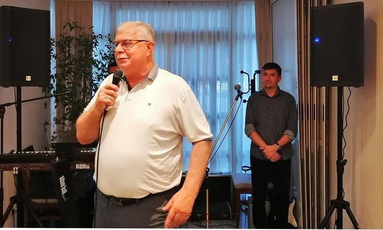 Najdugovječniji ravnatelj širokobriješke gimnazije Miro Bošnjak okupio prijatelje povodom odlaska u mirovinu