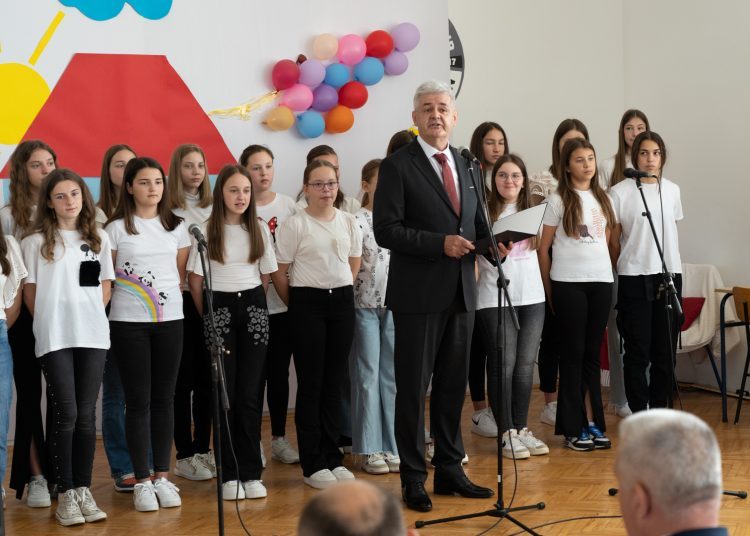 Osnovna škola Kočerin proslavila svoj dan!