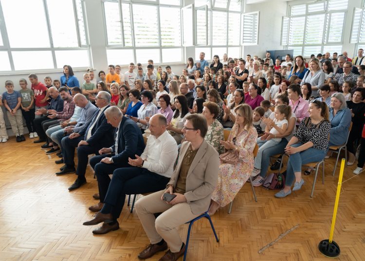 Osnovna škola Kočerin proslavila svoj dan!