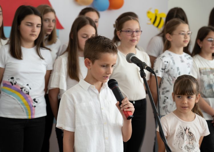 Osnovna škola Kočerin proslavila svoj dan!