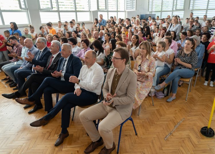 Osnovna škola Kočerin proslavila svoj dan!