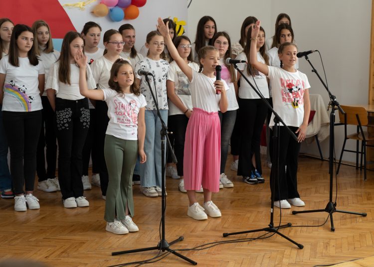 Osnovna škola Kočerin proslavila svoj dan!