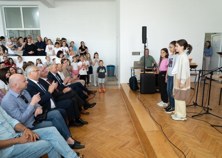 Osnovna škola Kočerin proslavila svoj dan!