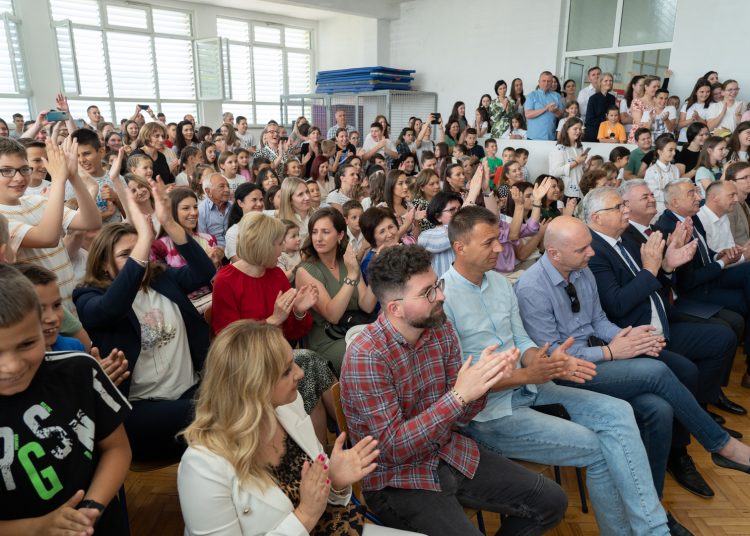 Osnovna škola Kočerin proslavila svoj dan!