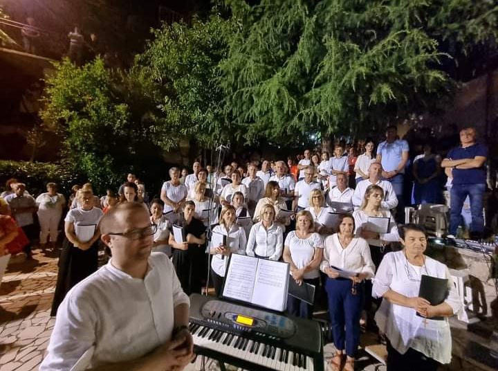 Veliki broj vjernika na uočnici sv. Ivana Krstitelja u Knešpolju